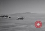 Standbild vier F-84 thunderjets Escort 4 B-50 Bomber Arizona USA, 1951, aus Sekunde 57 historischem Filmmaterial Videoclip 65675032406