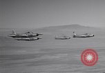 Standbild vier F-84 thunderjets Escort 4 B-50 Bomber Arizona USA, 1951, aus Sekunde 61 historischem Filmmaterial Videoclip 65675032406