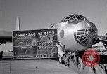 Standbild verschiedene Ansichten der Convair B-36 Fort Worth Texas USA, 1951, aus Sekunde 33 historischem Filmmaterial Videoclip 65675032407