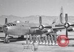 Image B-50 Superfortress et équipage Tucson Arizona USA, 1951, de la seconde 1 séquences d'archives historiques vidéo 65675032409