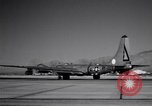 Image B-50 Superfortress et équipage Tucson Arizona USA, 1951, de la seconde 32 séquences d'archives historiques vidéo 65675032409