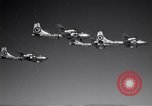 Image quatre B-50s dans la formation précise Arizona USA, 1951, de la seconde 7 séquences d'archives historiques vidéo 65675032410