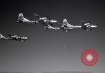 Image quatre B-50s dans la formation précise Arizona USA, 1951, de la seconde 9 séquences d'archives historiques vidéo 65675032410