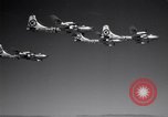 Image quatre B-50s dans la formation précise Arizona USA, 1951, de la seconde 12 séquences d'archives historiques vidéo 65675032410