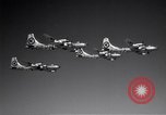 Image quatre B-50s dans la formation précise Arizona USA, 1951, de la seconde 37 séquences d'archives historiques vidéo 65675032410
