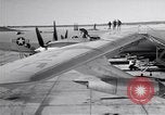 Standbild Convair B-36 und Fliegern Fort Worth Texas USA, 1951, aus Sekunde 6 historischem Filmmaterial Videoclip 65675032412