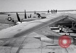 Standbild Convair B-36 und Fliegern Fort Worth Texas USA, 1951, aus Sekunde 8 historischem Filmmaterial Videoclip 65675032412