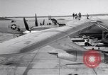 Standbild Convair B-36 und Fliegern Fort Worth Texas USA, 1951, aus Sekunde 10 historischem Filmmaterial Videoclip 65675032412