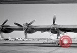 Standbild Convair B-36 und Fliegern Fort Worth Texas USA, 1951, aus Sekunde 24 historischem Filmmaterial Videoclip 65675032412