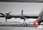 Standbild Convair B-36 und Fliegern Fort Worth Texas USA, 1951, aus Sekunde 26 historischem Filmmaterial Videoclip 65675032412
