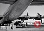 Standbild Convair B-36 und Fliegern Fort Worth Texas USA, 1951, aus Sekunde 40 historischem Filmmaterial Videoclip 65675032412