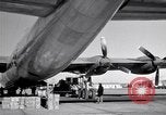 Standbild Convair B-36 und Fliegern Fort Worth Texas USA, 1951, aus Sekunde 41 historischem Filmmaterial Videoclip 65675032412