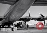 Standbild Convair B-36 und Fliegern Fort Worth Texas USA, 1951, aus Sekunde 43 historischem Filmmaterial Videoclip 65675032412