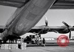 Standbild Convair B-36 und Fliegern Fort Worth Texas USA, 1951, aus Sekunde 44 historischem Filmmaterial Videoclip 65675032412