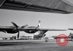 Standbild Convair B-36 und Fliegern Fort Worth Texas USA, 1951, aus Sekunde 54 historischem Filmmaterial Videoclip 65675032412