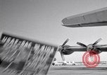 Standbild Convair B-36 und Fliegern Fort Worth Texas USA, 1951, aus Sekunde 57 historischem Filmmaterial Videoclip 65675032412