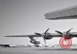 Standbild Convair B-36 und Fliegern Fort Worth Texas USA, 1951, aus Sekunde 59 historischem Filmmaterial Videoclip 65675032412