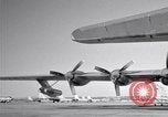 Standbild Convair B-36 und Fliegern Fort Worth Texas USA, 1951, aus Sekunde 61 historischem Filmmaterial Videoclip 65675032412