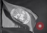 Standbild Flagge der Vereinten Nationen United States USA, 1951, aus Sekunde 36 historischem Filmmaterial Videoclip 65675032413