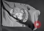 Standbild Flagge der Vereinten Nationen United States USA, 1951, aus Sekunde 44 historischem Filmmaterial Videoclip 65675032413