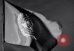 Standbild Flagge der Vereinten Nationen United States USA, 1951, aus Sekunde 49 historischem Filmmaterial Videoclip 65675032413