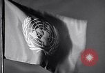 Standbild Flagge der Vereinten Nationen United States USA, 1951, aus Sekunde 55 historischem Filmmaterial Videoclip 65675032413