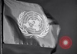 Standbild Flagge der Vereinten Nationen United States USA, 1951, aus Sekunde 56 historischem Filmmaterial Videoclip 65675032413