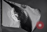 Standbild Flagge der Vereinten Nationen United States USA, 1951, aus Sekunde 59 historischem Filmmaterial Videoclip 65675032413