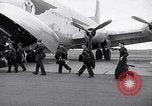 Immagine di Avieri imbarco C-124A Globemaster Roswell New Mexico USA, 1953, secondo 1 filmato di repertorio 65675032424