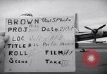 Immagine di Avieri imbarco C-124A Globemaster Roswell New Mexico USA, 1953, secondo 48 filmato di repertorio 65675032424