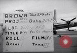 Immagine di Avieri imbarco C-124A Globemaster Roswell New Mexico USA, 1953, secondo 49 filmato di repertorio 65675032424