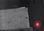Immagine di Lo scarico di materiale da un B-36 Roswell New Mexico USA, 1953, secondo 45 filmato di repertorio 65675032428