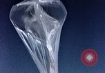 Standbild helium Ballon United States USA, 1958, aus Sekunde 3 historischem Filmmaterial Videoclip 65675032446