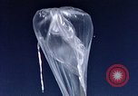 Standbild helium Ballon United States USA, 1958, aus Sekunde 4 historischem Filmmaterial Videoclip 65675032446