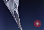 Standbild helium Ballon United States USA, 1958, aus Sekunde 6 historischem Filmmaterial Videoclip 65675032446