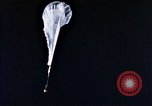 Standbild helium Ballon United States USA, 1958, aus Sekunde 47 historischem Filmmaterial Videoclip 65675032446
