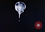 Standbild helium Ballon United States USA, 1958, aus Sekunde 61 historischem Filmmaterial Videoclip 65675032446