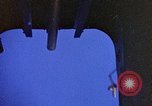 Image parachutistes United States USA, 1953, de la seconde 18 séquences d'archives historiques vidéo 65675032456