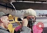 Immagine di Espulsione del soggetto di prova United States USA, 1953, secondo 21 filmato di repertorio 65675032457