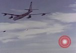 Immagine di Parachutist United States USA, 1953, secondo 45 filmato di repertorio 65675032460