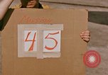 Standbild Fallschirmspringer United States USA, 1953, aus Sekunde 16 historischem Filmmaterial Videoclip 65675032461