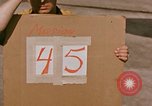 Standbild Fallschirmspringer United States USA, 1953, aus Sekunde 17 historischem Filmmaterial Videoclip 65675032461
