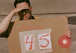 Standbild Fallschirmspringer United States USA, 1953, aus Sekunde 19 historischem Filmmaterial Videoclip 65675032461