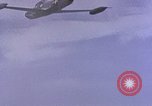 Standbild Fallschirmspringer United States USA, 1953, aus Sekunde 26 historischem Filmmaterial Videoclip 65675032461