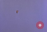 Standbild Fallschirmspringer United States USA, 1953, aus Sekunde 37 historischem Filmmaterial Videoclip 65675032461
