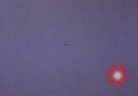 Standbild Fallschirmspringer United States USA, 1953, aus Sekunde 58 historischem Filmmaterial Videoclip 65675032461