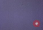 Standbild Fallschirmspringer United States USA, 1953, aus Sekunde 59 historischem Filmmaterial Videoclip 65675032461