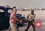 Standbild Fallschirm United States USA, 1953, aus Sekunde 9 historischem Filmmaterial Videoclip 65675032462