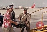Standbild Fallschirm United States USA, 1953, aus Sekunde 11 historischem Filmmaterial Videoclip 65675032462