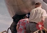 Standbild Fallschirm United States USA, 1953, aus Sekunde 21 historischem Filmmaterial Videoclip 65675032462